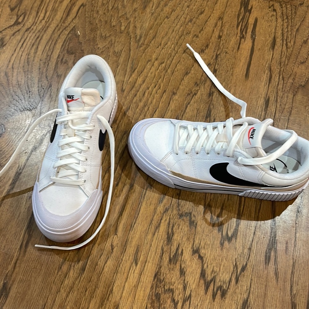 Nike women’s platform shoes size 7.5 only worn once